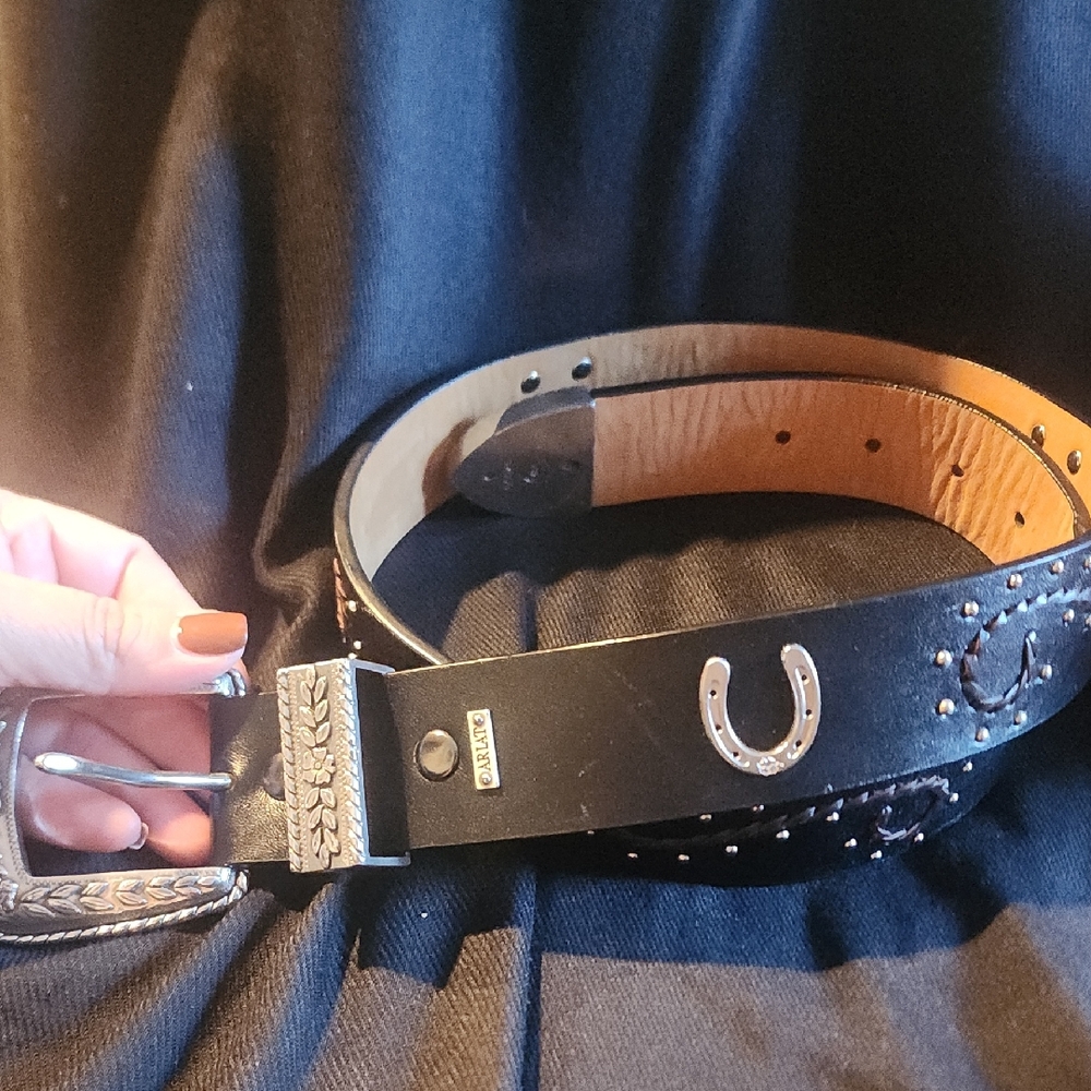 Ariat Women's Black and Tan Belt with Horseshoe Accent